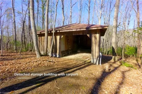 273 Olde Pilot Trl, Pilot Mountain, NC 27041 photo 31