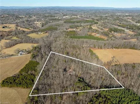273 Olde Pilot Trl, Pilot Mountain, NC 27041 photo 25