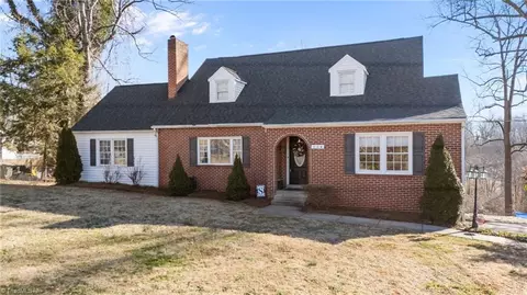 254 Hillcrest Dr, Elkin, NC 28621