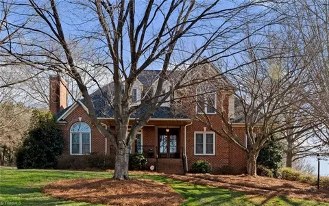 108 Suntree Dr, Advance, NC 27006