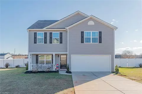 221 Estelle Dr, Lexington, NC 27295