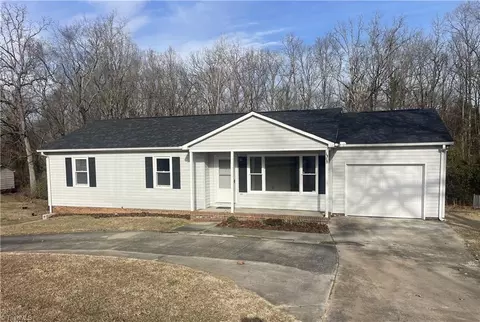 Exterior - 1328 Council St E, Salisbury, NC 28146 photo 2 of 4