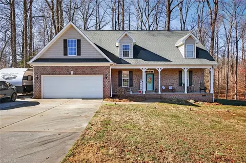 2973 Bridge Point Dr, Sophia, NC 27350