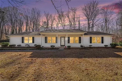 438 Knightwood Ct, Kernersville, NC 27284