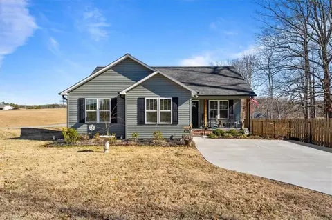 472 Watford Rd, Thomasville, NC 27360