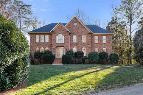 2800 Fieldwood Ct, Winston Salem, NC 27106