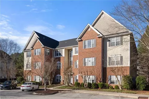 6901 Hanesbrook Cir #102, Clemmons, NC 27012