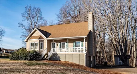1113 Ridgecliff Dr, Rural Hall, NC 27045