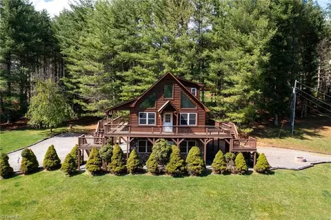 11 Lucky Lakes Rd, Grassy Creek, NC 28631