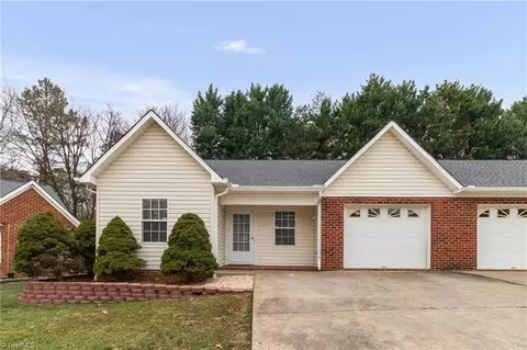 124 Bethania Oaks Cir, Pfafftown, NC 27040