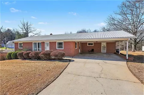 154 Melody Ln, Thomasville, NC 27360