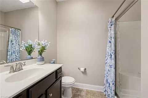 Bath - 492 Crosswick Rd, Clemmons, NC 27012 photo 3 of 4