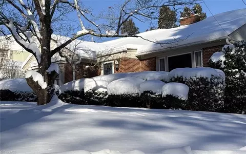 3 Forest Dr, Lexington, NC 27292