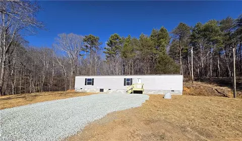 2211 Lynchburg Rd, Westfield, NC 27053