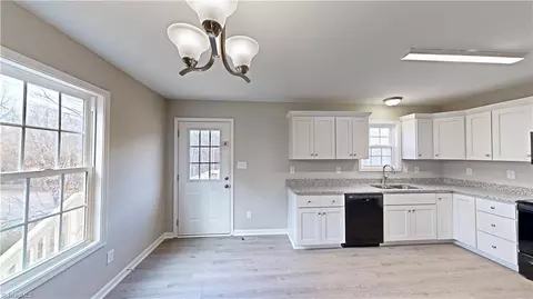 Entry Way - 4700 Beau Ct, Trinity, NC 27370 photo 2 of 7