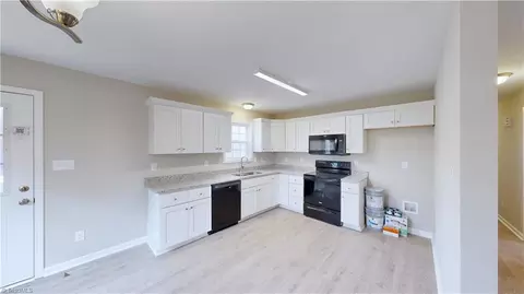 Entry Way - 4700 Beau Ct, Trinity, NC 27370 photo 5 of 7