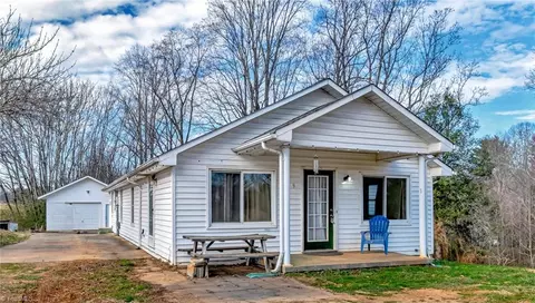 139 Juniper Ln, North Wilkesboro, NC 28659