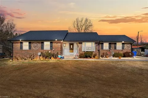 193 Deerfield Country Rd, Randleman, NC 27317