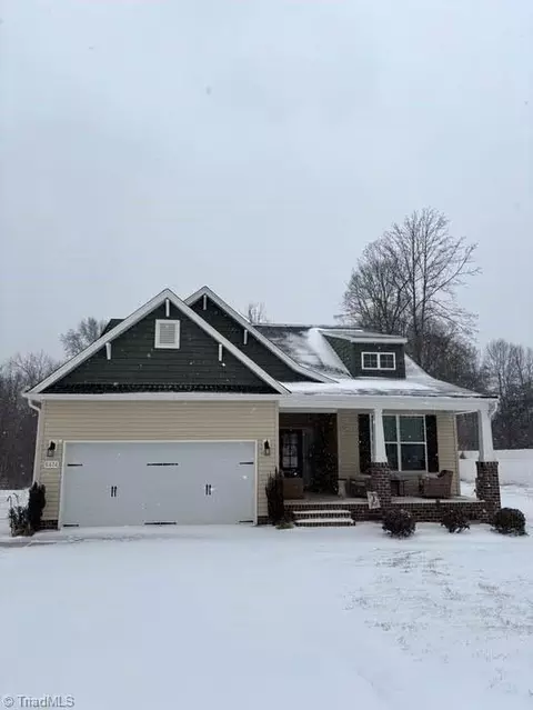 6474 Rogers Farm Rd, Pleasant Garden, NC 27313