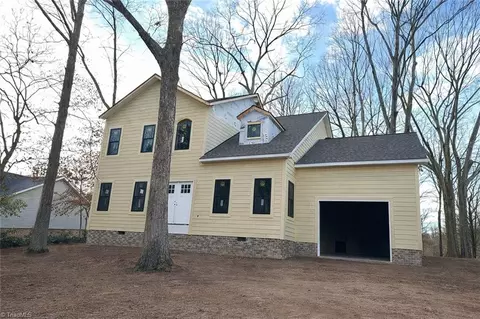 4814 Selwyn Dr, Winston Salem, NC 27104