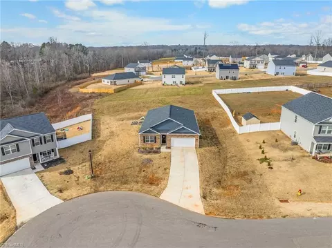 664 Towhee Trl, Lexington, NC 27295