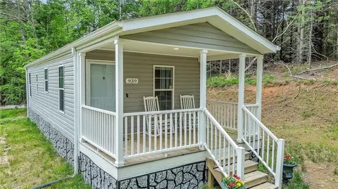 939 Don Bare Rd, Jefferson, NC 28640