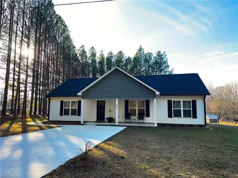 623 Arvil Hunt Rd, Lexington, NC 27295