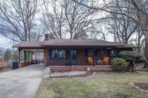 305 Carter Dr, Thomasville, NC 27360