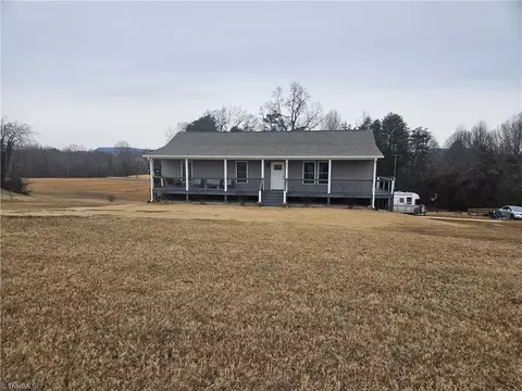 925 Mountainview Rd, King, NC 27021