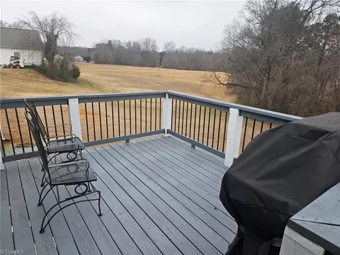 Exterior - 925 Mountainview Rd, King, NC 27021 photo 6 of 8
