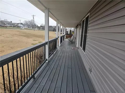 Exterior - 925 Mountainview Rd, King, NC 27021 photo 5 of 8