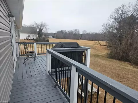 Exterior - 925 Mountainview Rd, King, NC 27021 photo 7 of 8