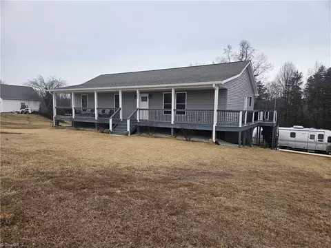 Exterior - 925 Mountainview Rd, King, NC 27021 photo 2 of 8