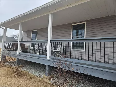 Exterior - 925 Mountainview Rd, King, NC 27021 photo 3 of 8
