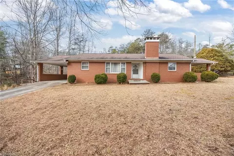 806 7th Ave, Mayodan, NC 27027