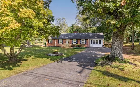 208 Mountain View Rd, King, NC 27021 photo 2