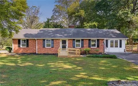 208 Mountain View Rd, King, NC 27021