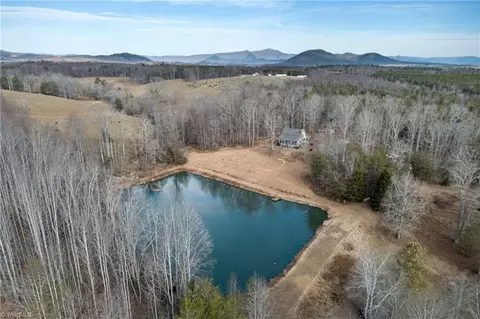 655 Wind Ridge Ln, Dobson, NC 27017
