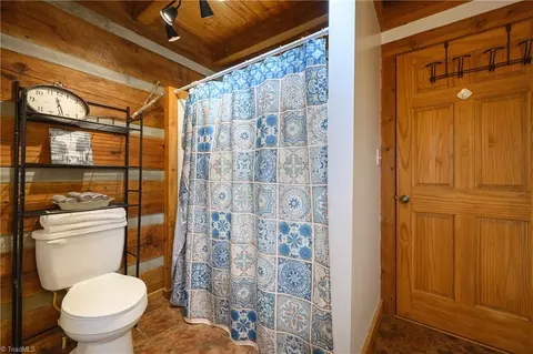 Bath - 655 Wind Ridge Ln, Dobson, NC 27017 photo 2 of 3