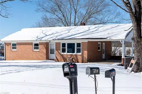 264 Airview Dr, Mount Airy, NC 27030