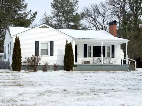 110 Fork Ln S, Thurmond, NC 28683