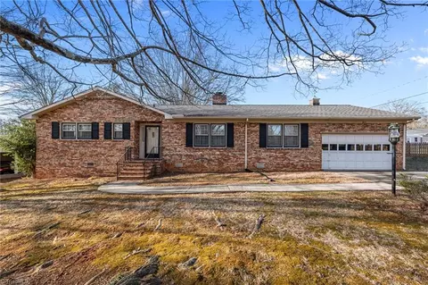 304 Irving Park Dr, Kernersville, NC 27284