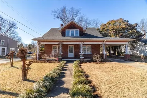 416 Fayetteville St S, Liberty, NC 27298