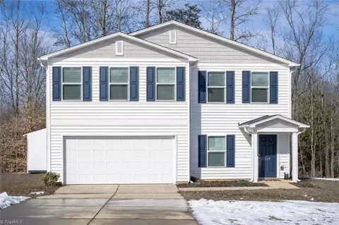 112 Carmel Cove Dr W, Mocksville, NC 27028