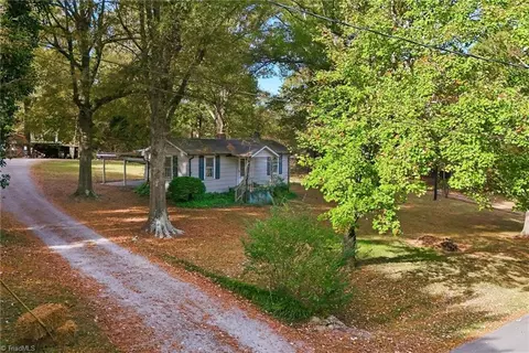 119 Sunset Dr, Taylorsville, NC 28681