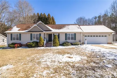12 Braxton Ln, Thomasville, NC 27360