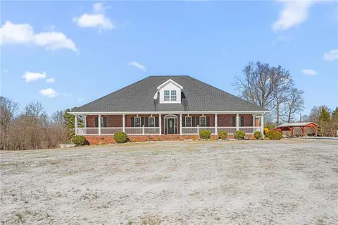 259 Lynne Terry Dr, Thomasville, NC 27360
