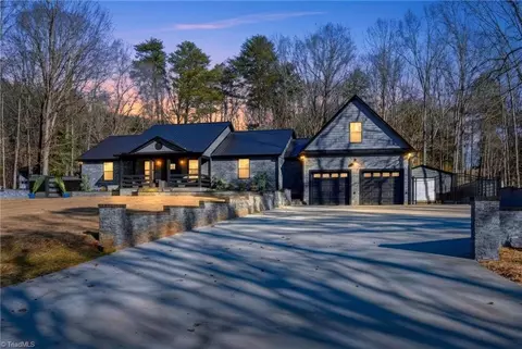 2610 Riverside Dr, Lexington, NC 27292