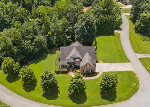 8449 Alice Player Dr, Oak Ridge, NC 27310