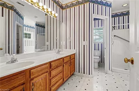 Bath - 616 Nova Ave, High Point, NC 27265 photo 1 of 3